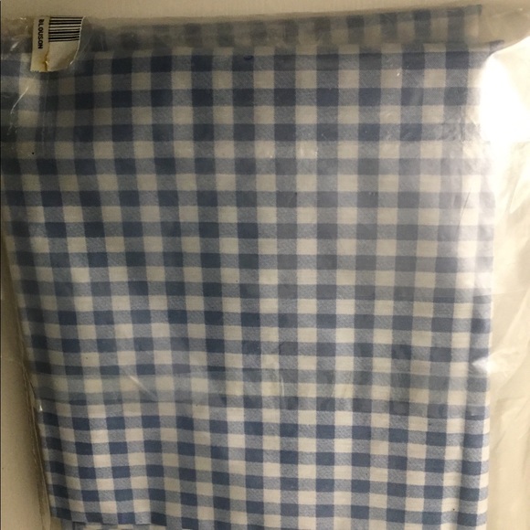 🛍️3 for $20🛍️ 2 Blouson Valance 
Blue Gingham pattern60 x 14 inches each - Picture 2 of 3